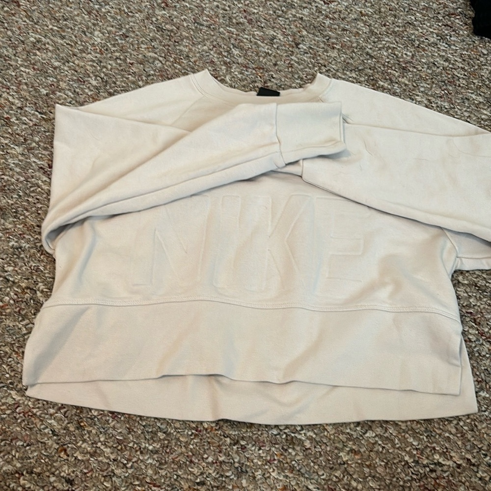 Beige cropped Nike crew neck.